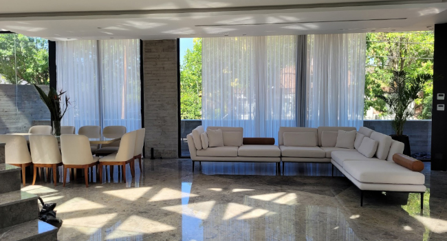casa con cortinados 1